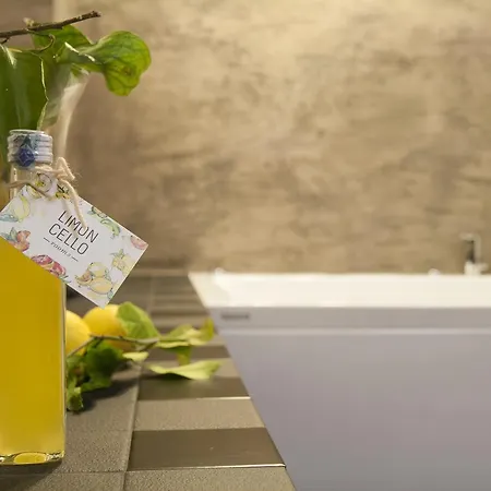 לינה וארוחת בוקר Limoncello 3*